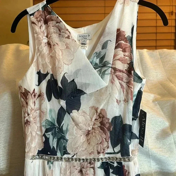 NWT Floral Dress With Rhinestone Waist/shimmer fabric - Picture 6 of 16